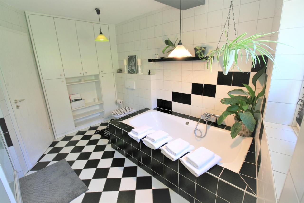 Zentrale Ferienwohnung „Treibholz“ Im Sonnenblumenhaus Flensburg Exterior photo